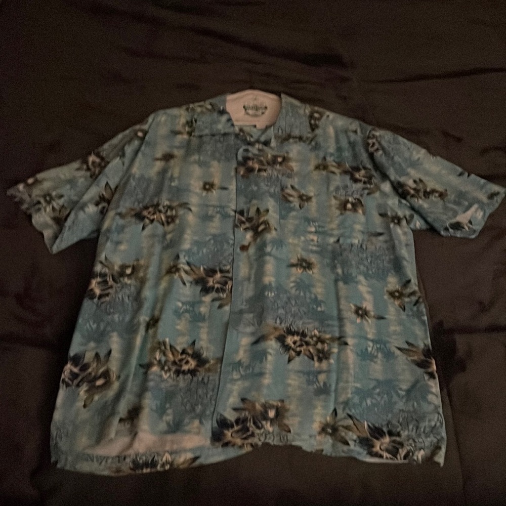 XL men’s tropical blue button up from Caribbean Joe.